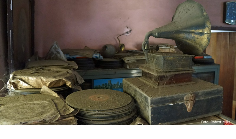 'Dusty record room' 2013 - Schellackplatten in Indien * Foto: Robert Millis