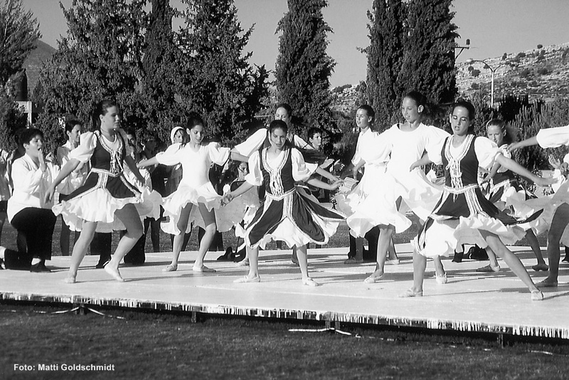 Israelische Tanzgruppe auf dem Tanzfestival in Karmiel 1998 * Foto: Matti Goldschmidt