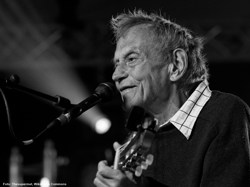 Graeme Allwright beim Festival de Cornouaille, 28.7.2012 * Foto: Thesupermat, Wikimedia Commons